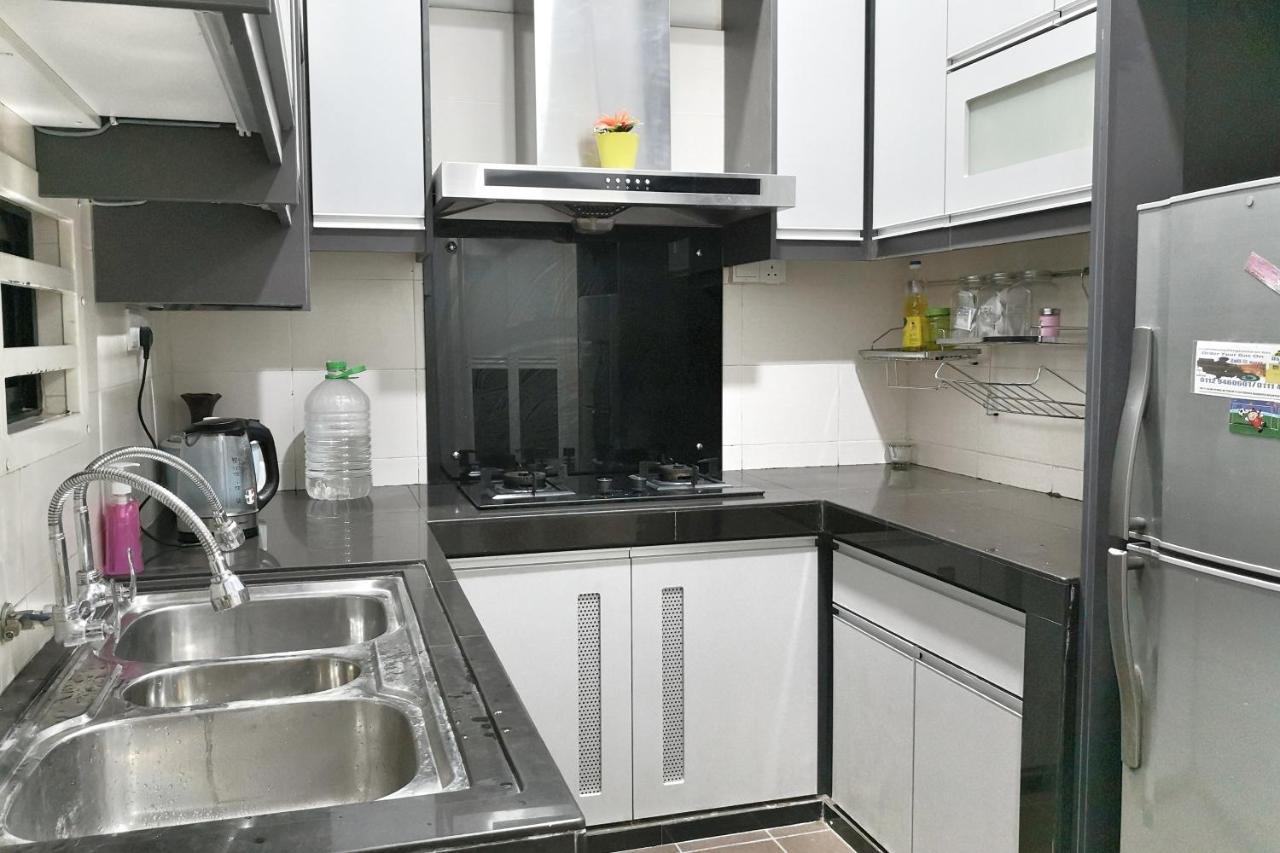 Teratak Persona Homestay. 4 Rooms Double Storey Terrace In Kuantan City. ภายนอก รูปภาพ