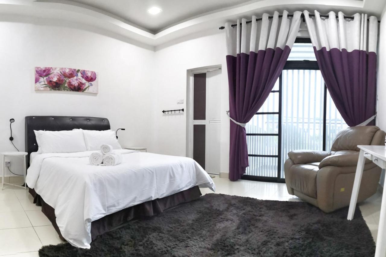 Teratak Persona Homestay. 4 Rooms Double Storey Terrace In Kuantan City. ภายนอก รูปภาพ