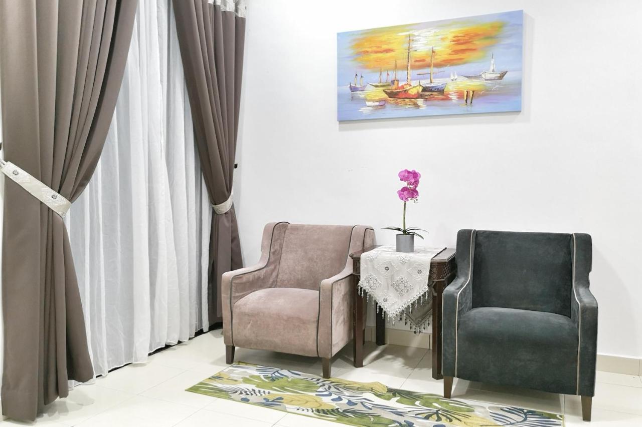 Teratak Persona Homestay. 4 Rooms Double Storey Terrace In Kuantan City. ภายนอก รูปภาพ